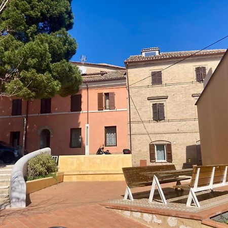 B&B Residenza Leonardo Falconara Marittima Exterior photo