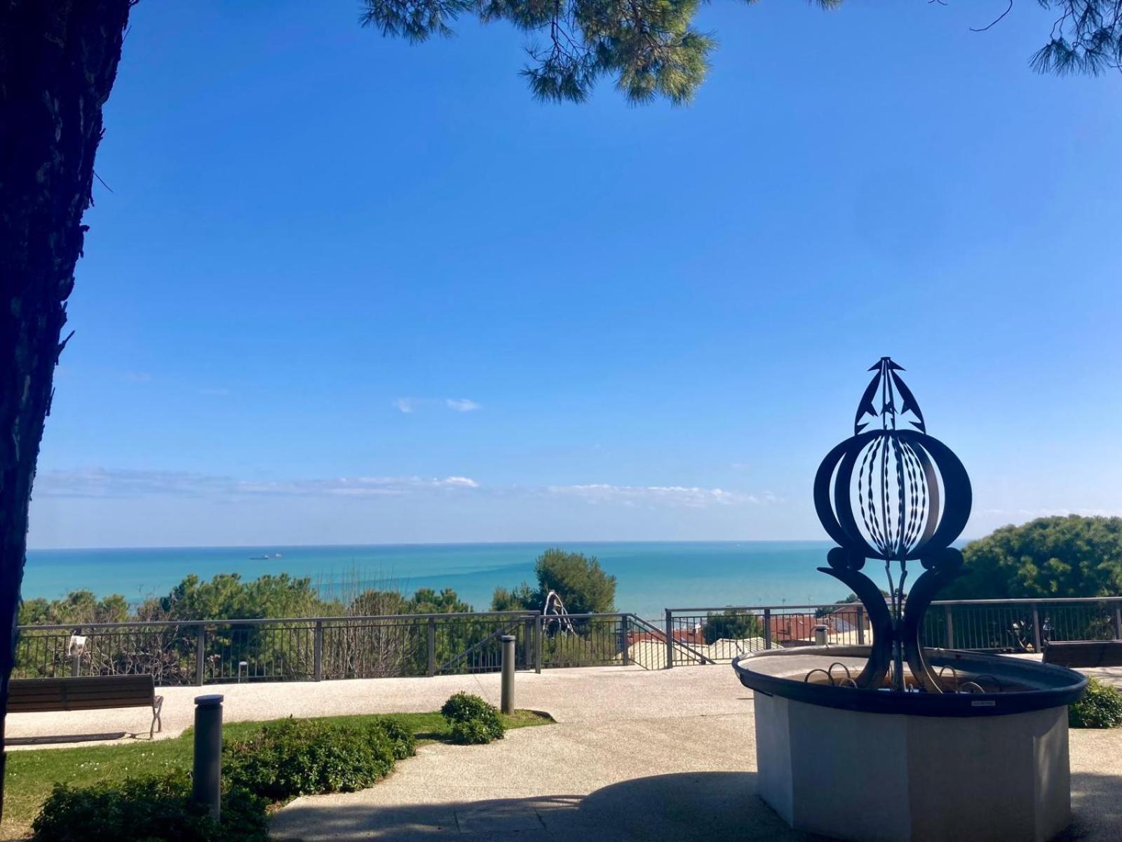 B&B Residenza Leonardo Falconara Marittima Exterior photo
